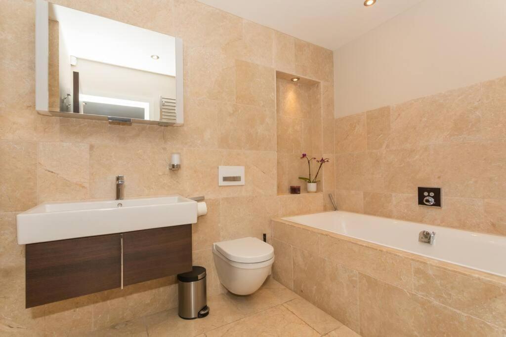 Stylish Penthouse Apartment With Hot Tub Бат Екстер'єр фото